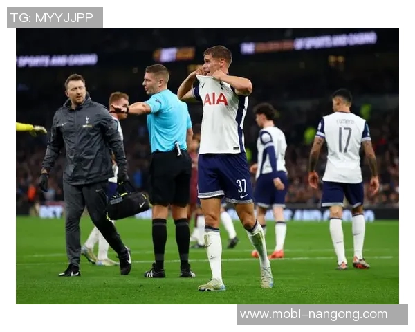 昔日主帅范德芬解析澳波执着战术全场压迫的背后故事