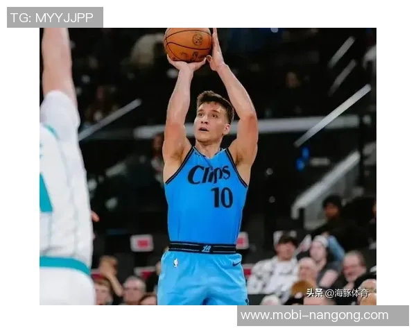 博格丹分享战胜灰熊的秘诀：拉开空间与精准阅读比赛局势的重要性