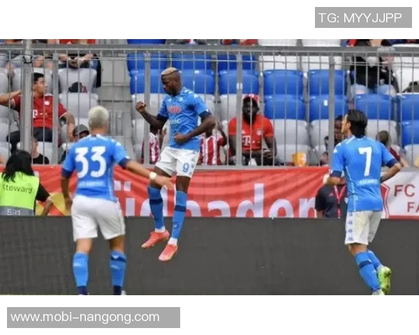 那不勒斯主席德劳伦蒂斯与利雅得胜利CEO合影展示C罗球衣引发热议