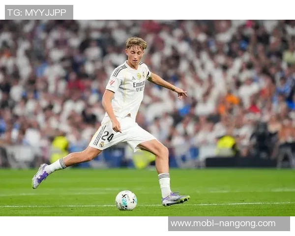 伊森本赛季首发表现出色场均数据亮眼助力球队争冠