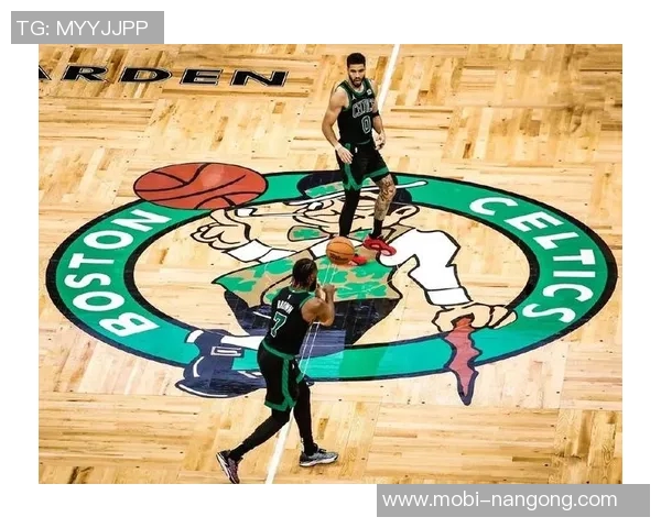 布朗与凯尔特人携手逆袭低估者展现攻防一体的实力