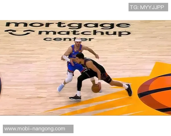 布克下半场狂砍29分却遗憾绝杀三分失手全场32分上半场表现惨淡仅得9中1