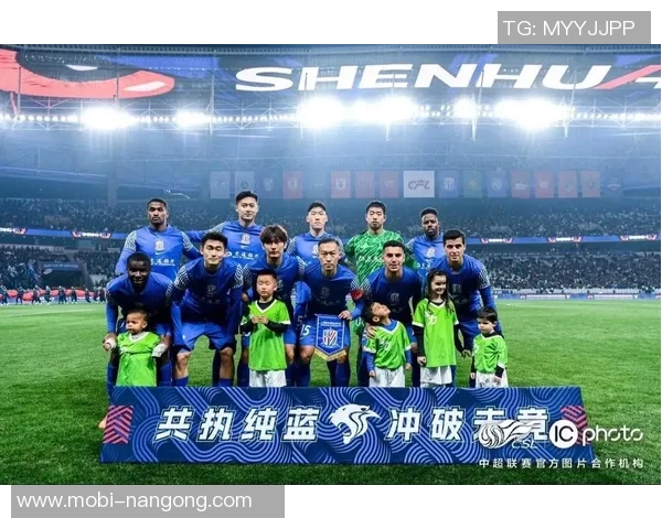 申花0-2落后少打一人拉唐2分钟连吃两黄被罚下，捂脸不可置信