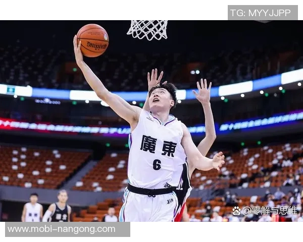 杨瀚森在比赛中拼尽全力却无得分表现正负值依然正面引发热议